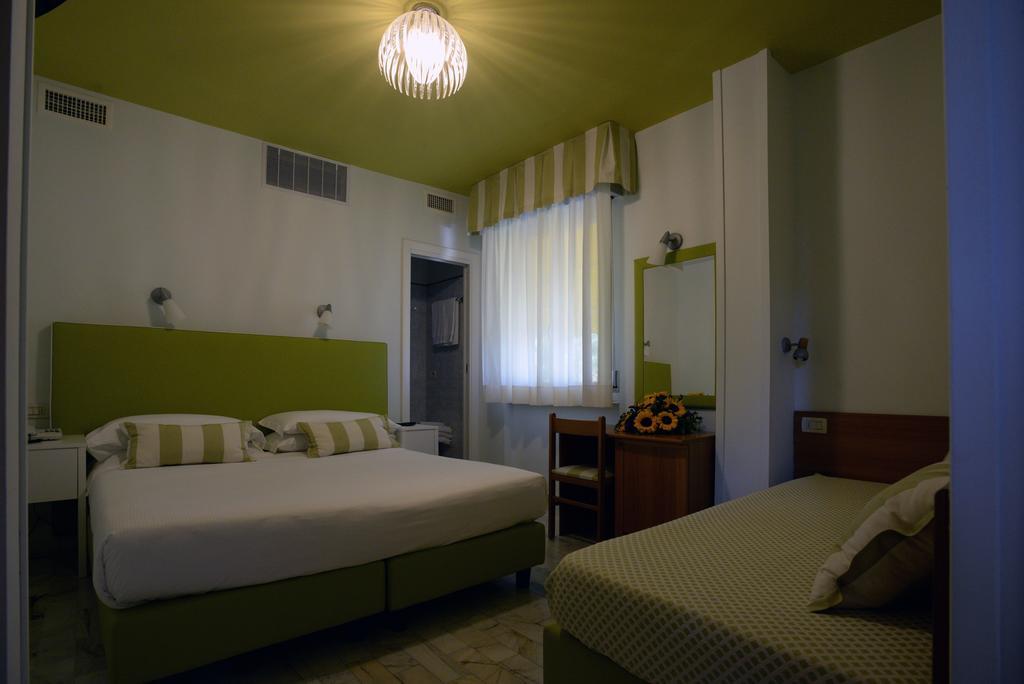 Hotel Giulio Cesare Cinquale Δωμάτιο φωτογραφία