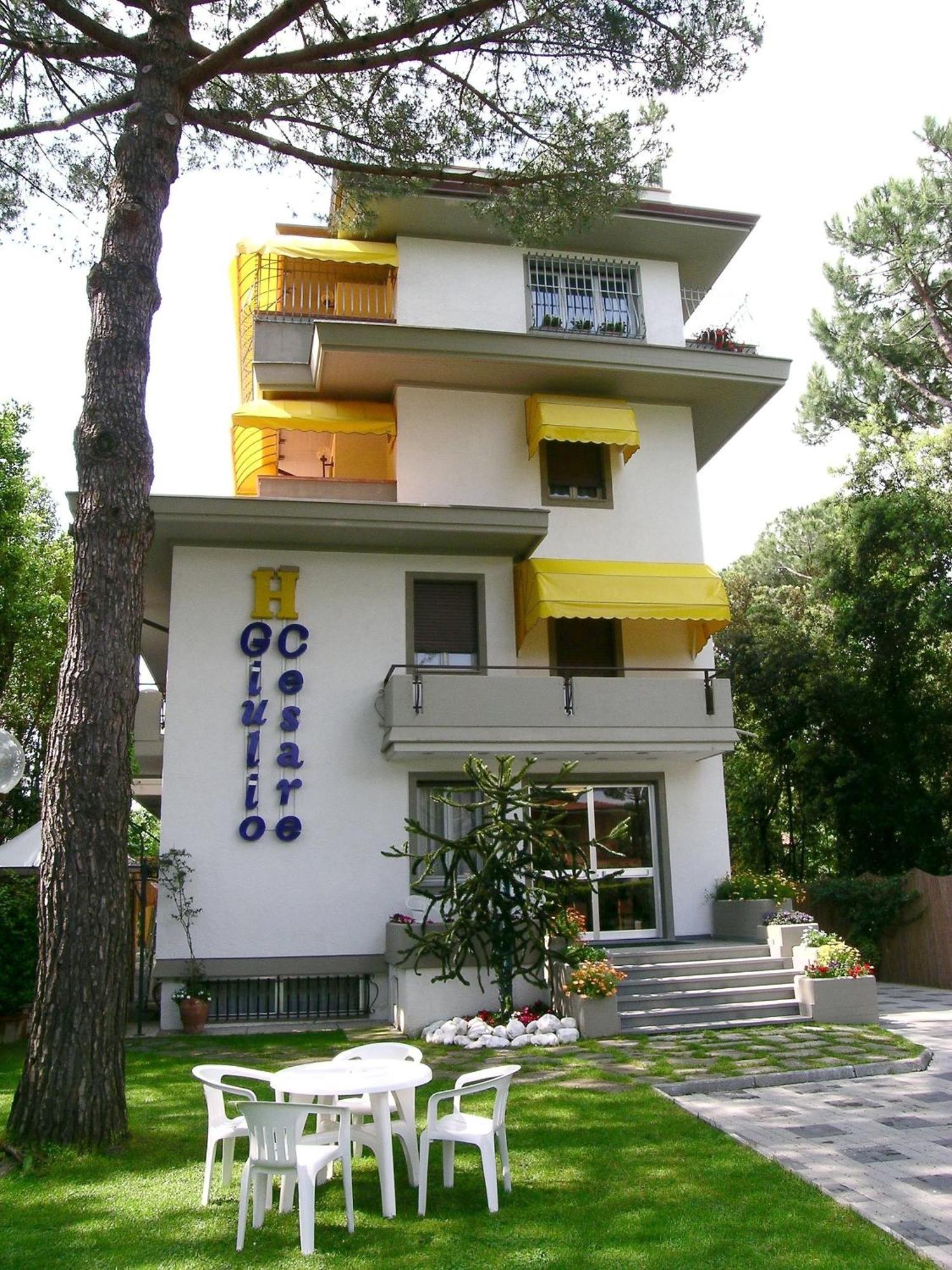 Hotel Giulio Cesare Cinquale Εξωτερικό φωτογραφία