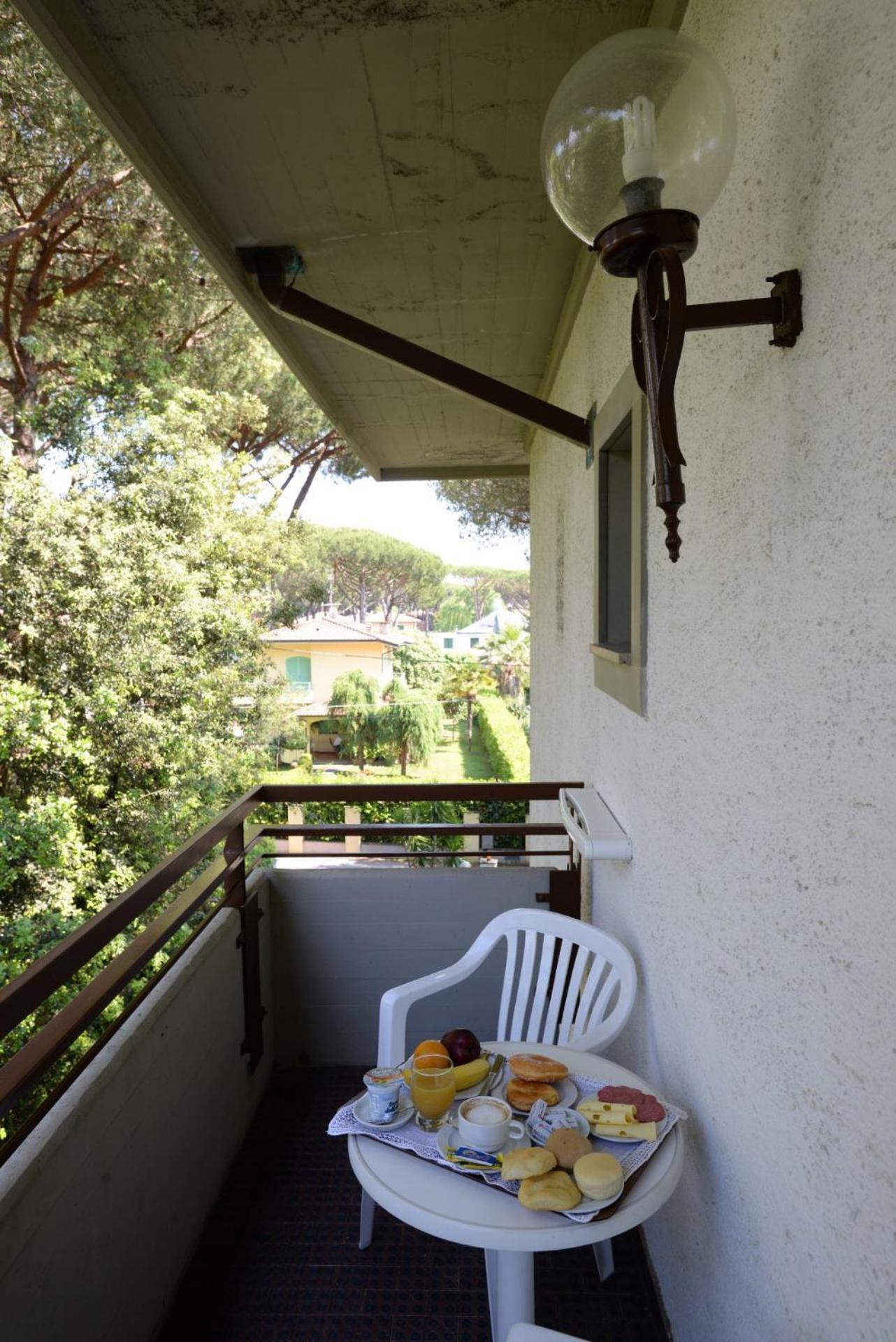 Hotel Giulio Cesare Cinquale Εξωτερικό φωτογραφία