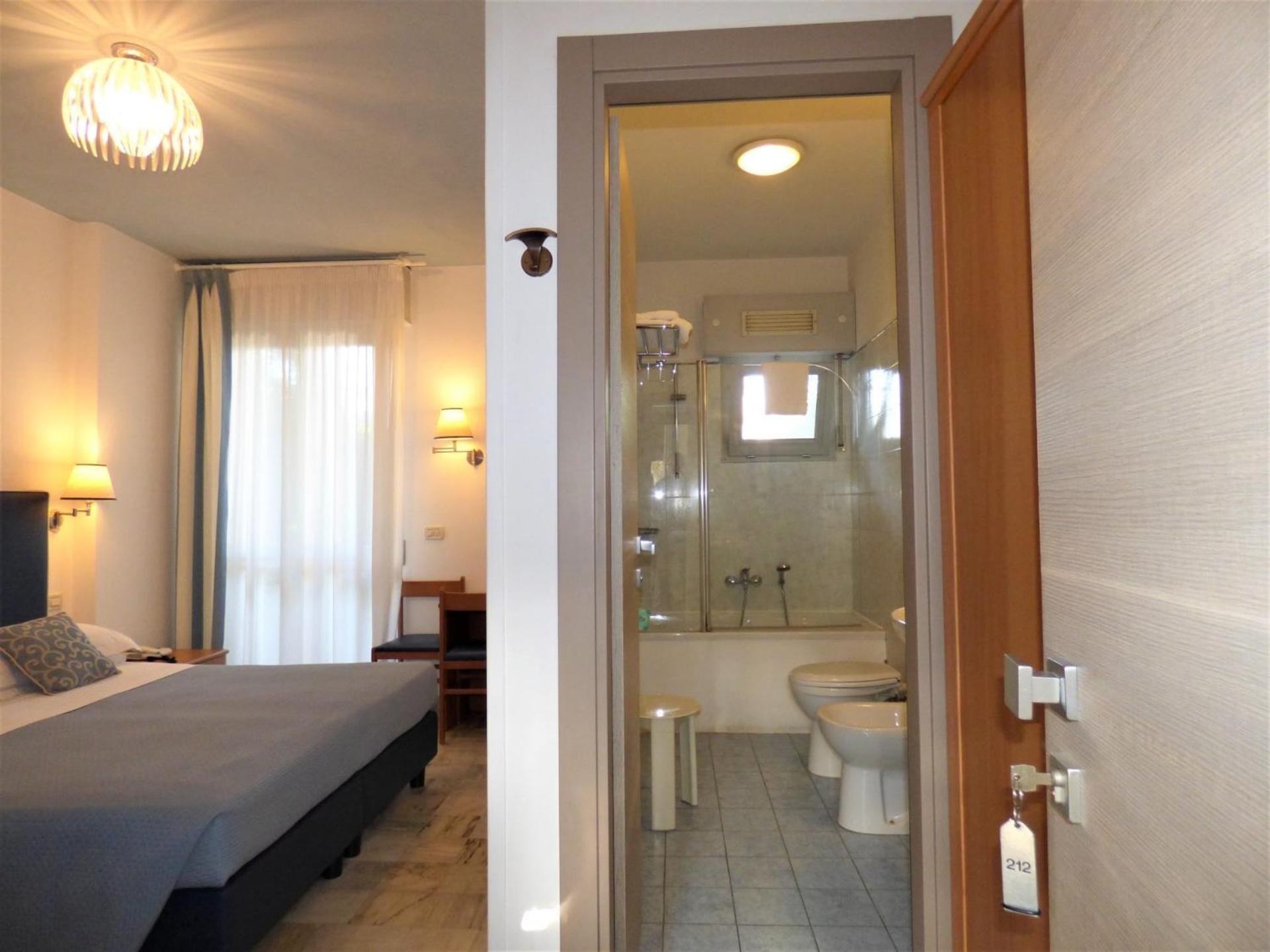 Hotel Giulio Cesare Cinquale Εξωτερικό φωτογραφία