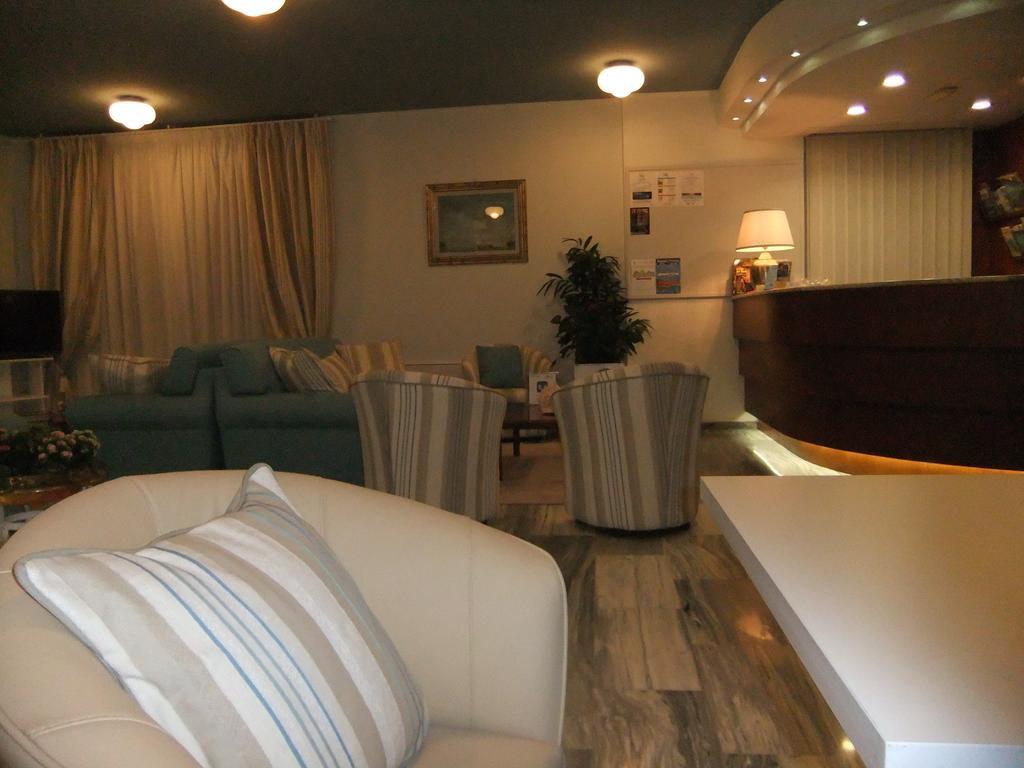Hotel Giulio Cesare Cinquale Εξωτερικό φωτογραφία