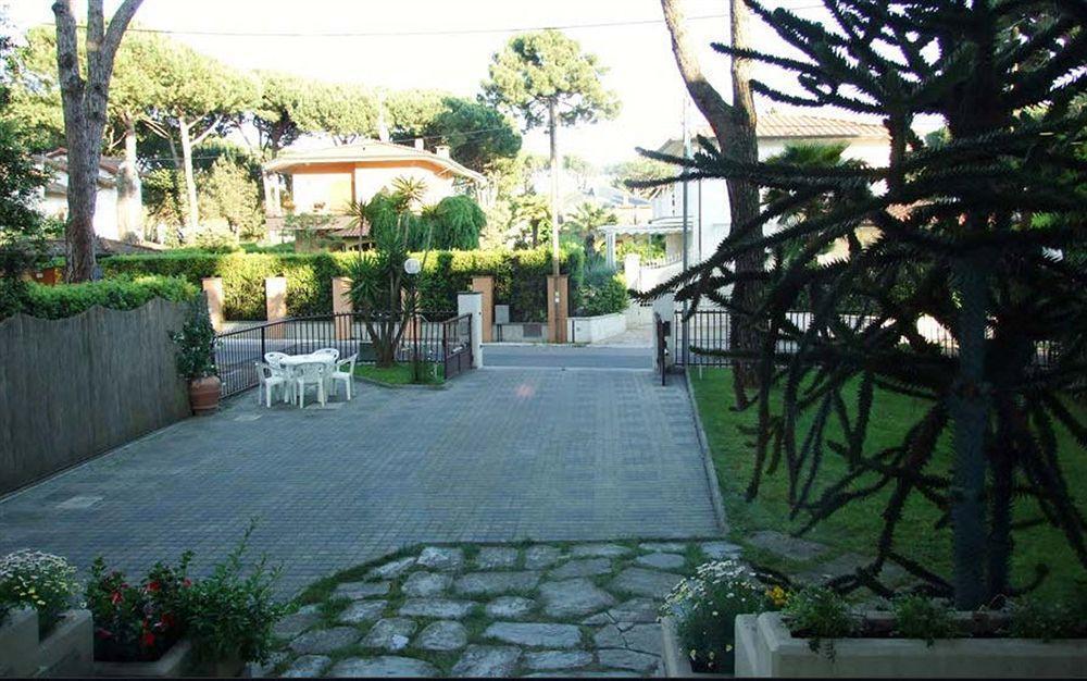 Hotel Giulio Cesare Cinquale Εξωτερικό φωτογραφία