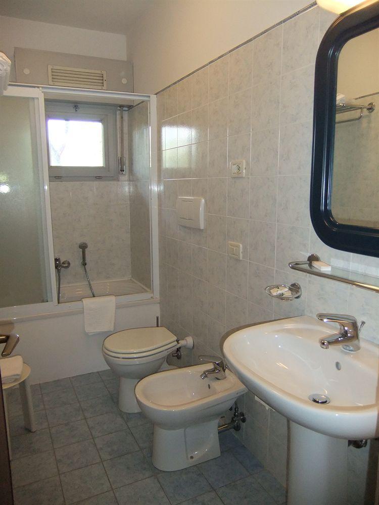 Hotel Giulio Cesare Cinquale Εξωτερικό φωτογραφία