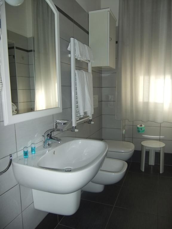 Hotel Giulio Cesare Cinquale Εξωτερικό φωτογραφία