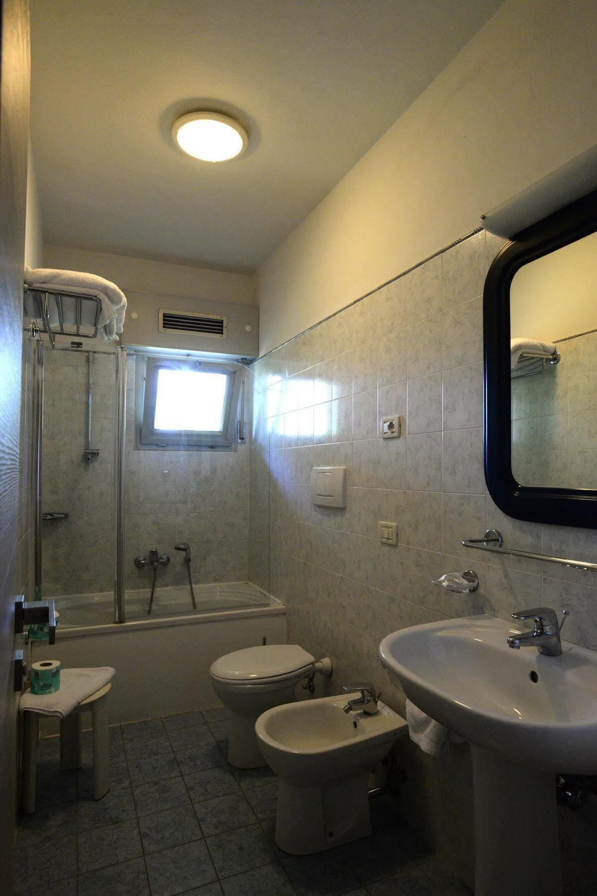 Hotel Giulio Cesare Cinquale Εξωτερικό φωτογραφία