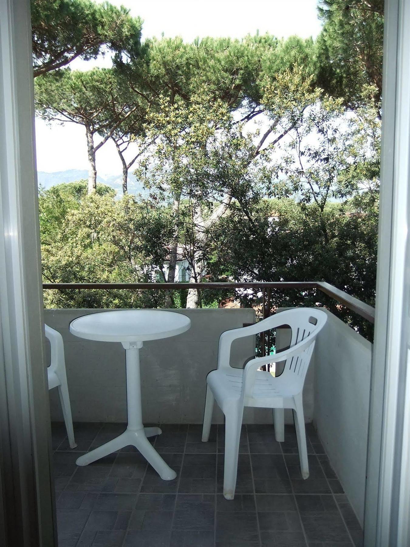 Hotel Giulio Cesare Cinquale Εξωτερικό φωτογραφία