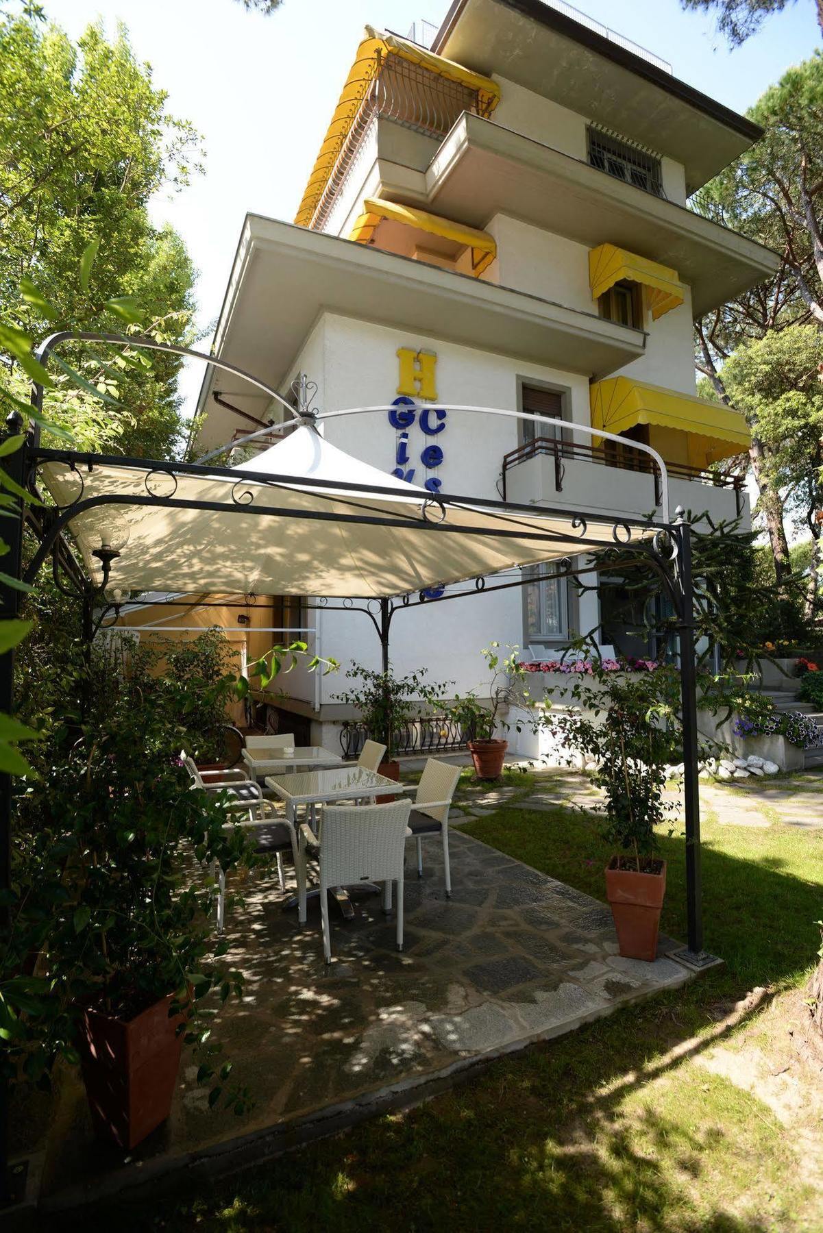 Hotel Giulio Cesare Cinquale Εξωτερικό φωτογραφία