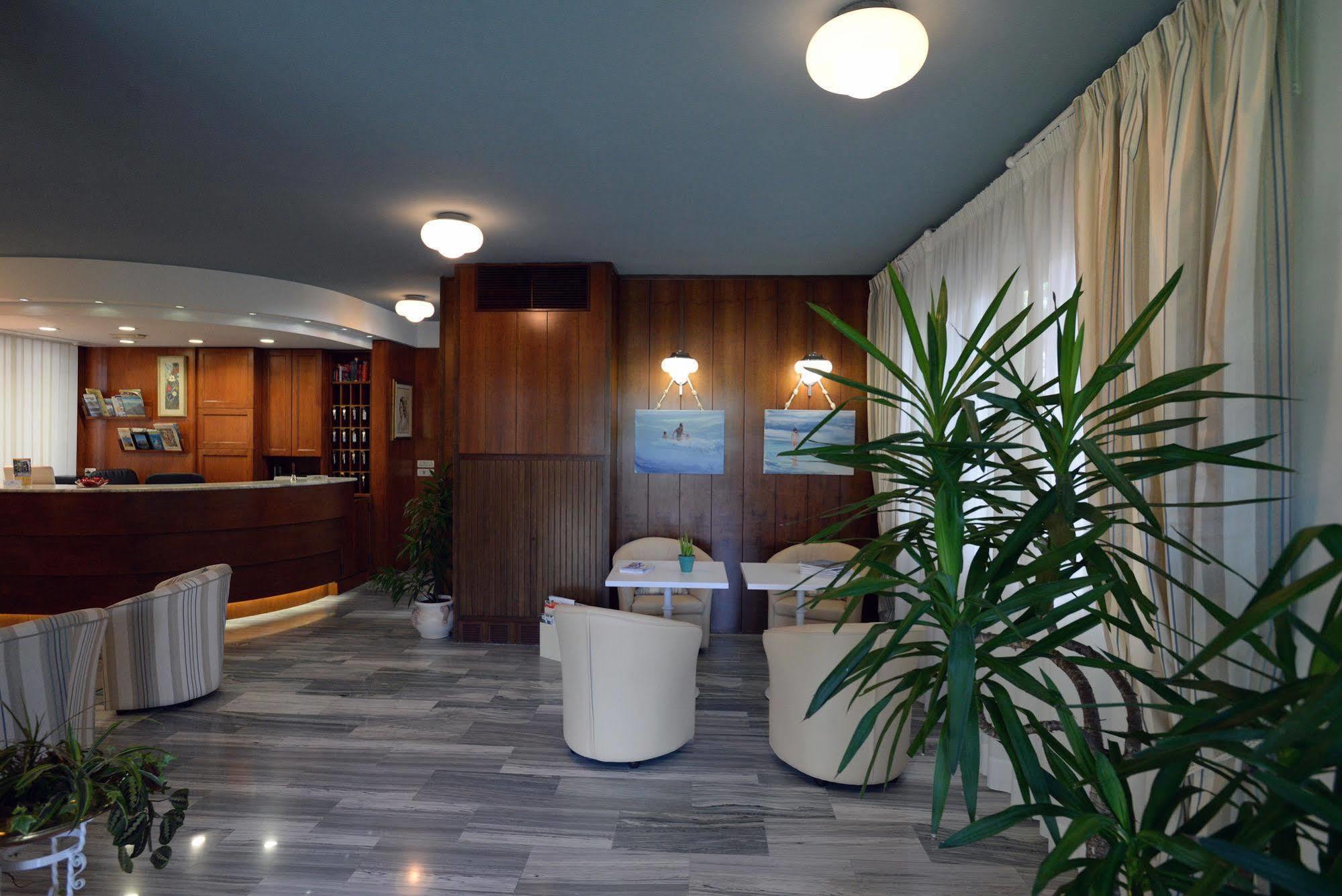 Hotel Giulio Cesare Cinquale Εξωτερικό φωτογραφία