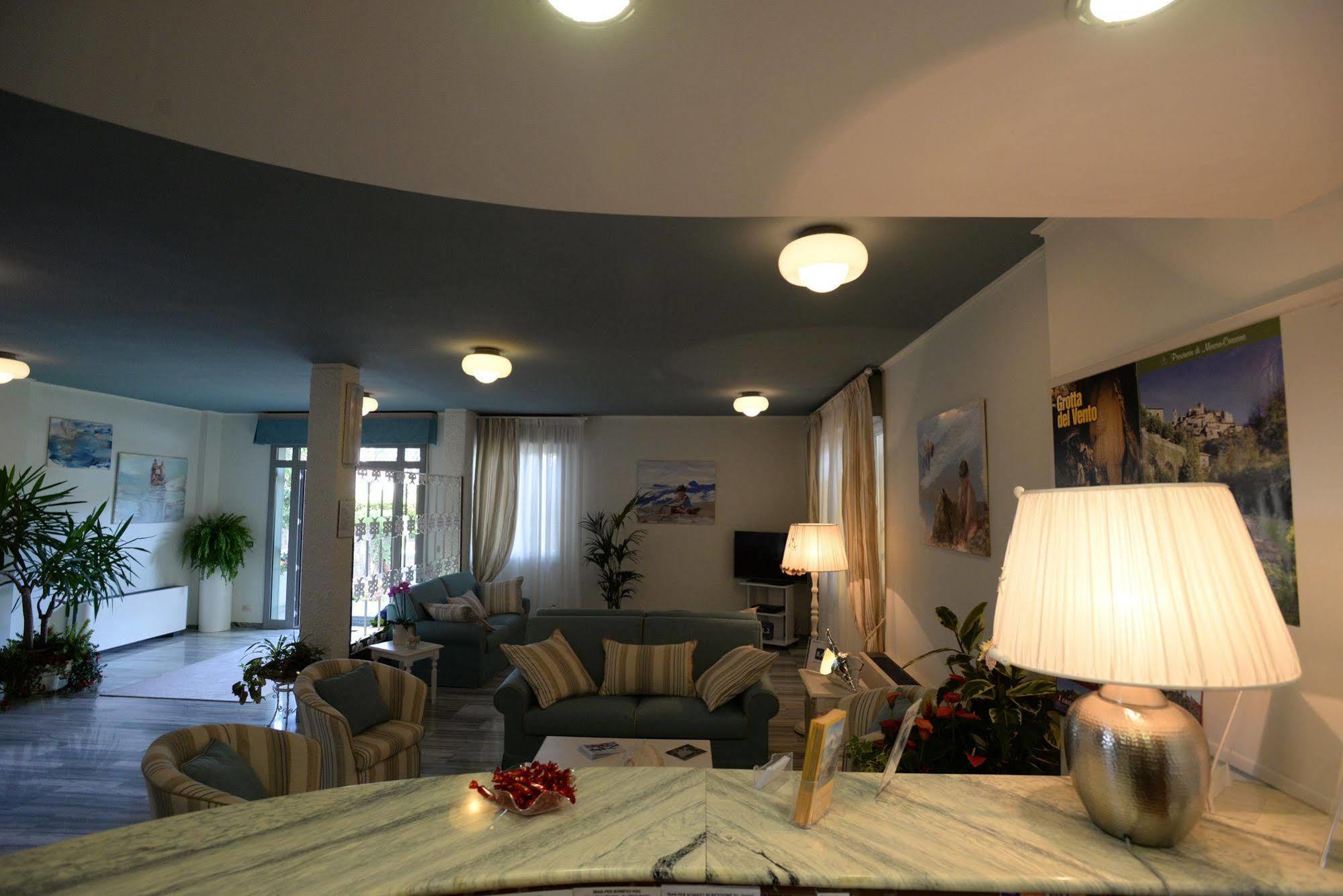 Hotel Giulio Cesare Cinquale Εξωτερικό φωτογραφία