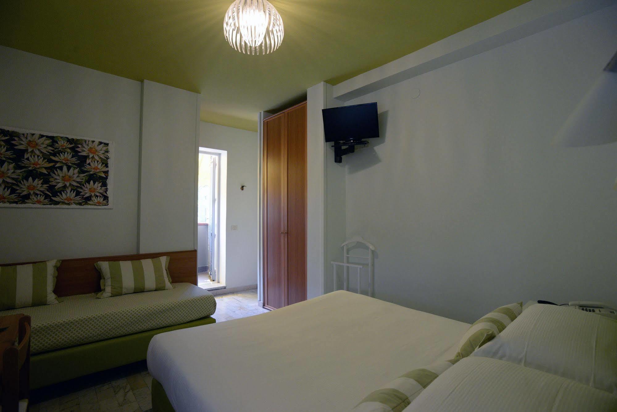 Hotel Giulio Cesare Cinquale Εξωτερικό φωτογραφία