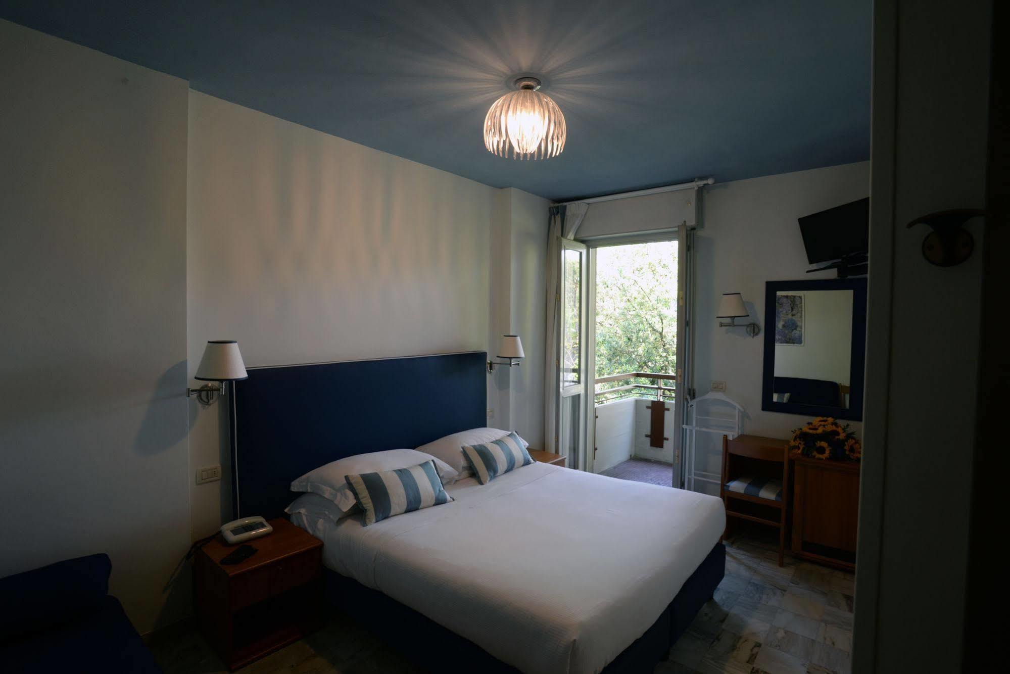 Hotel Giulio Cesare Cinquale Εξωτερικό φωτογραφία