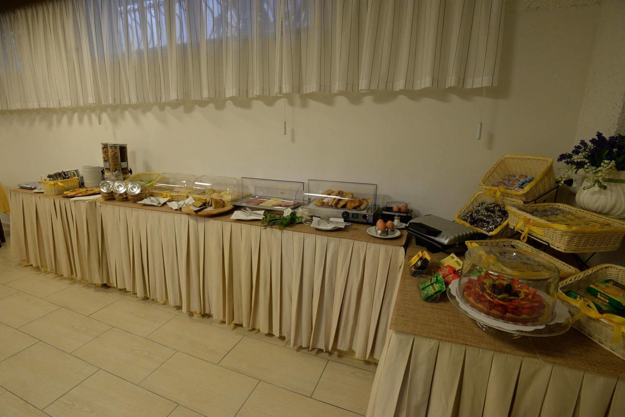 Hotel Giulio Cesare Cinquale Εξωτερικό φωτογραφία