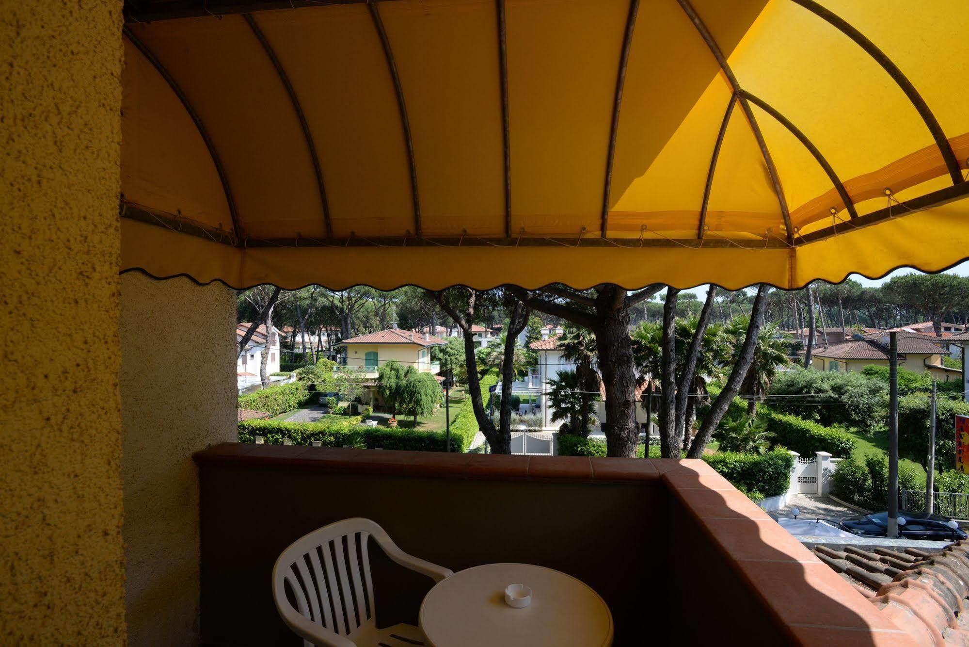 Hotel Giulio Cesare Cinquale Εξωτερικό φωτογραφία